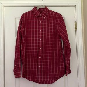 Men’s Arrow dark red plaid long sleeve shirt size small